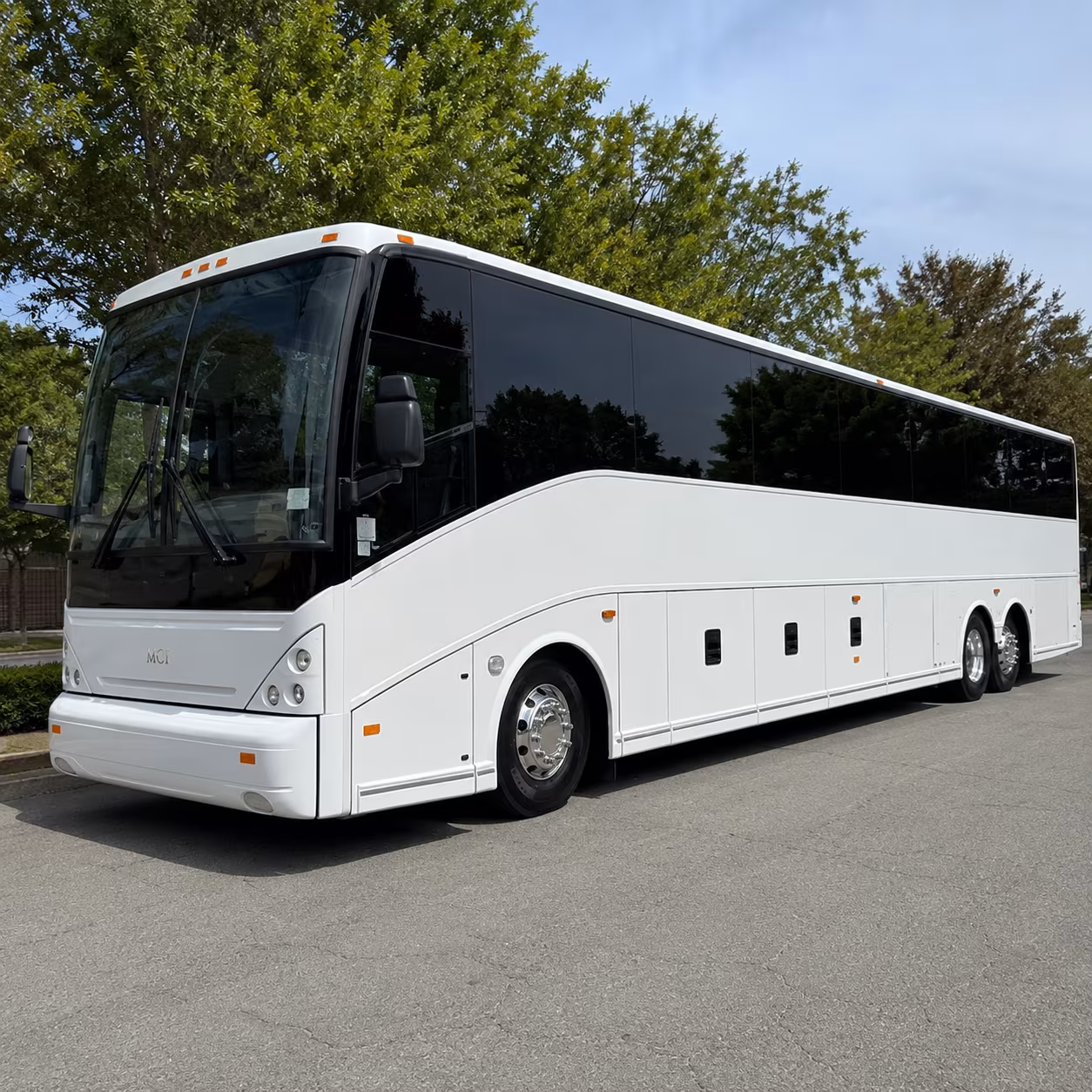 airport shuttle buses to akron canton airport cak from the elyria area